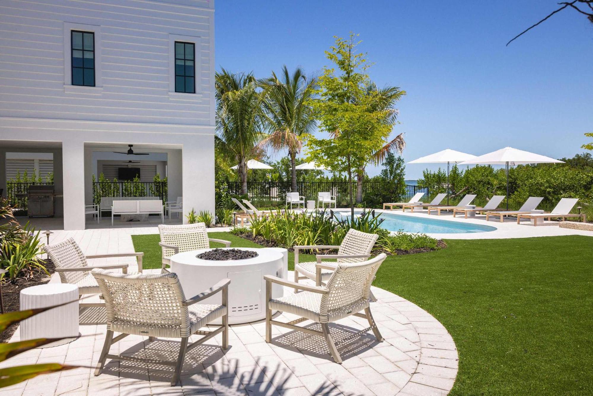 Parking Pool & Dock - Shellstone House