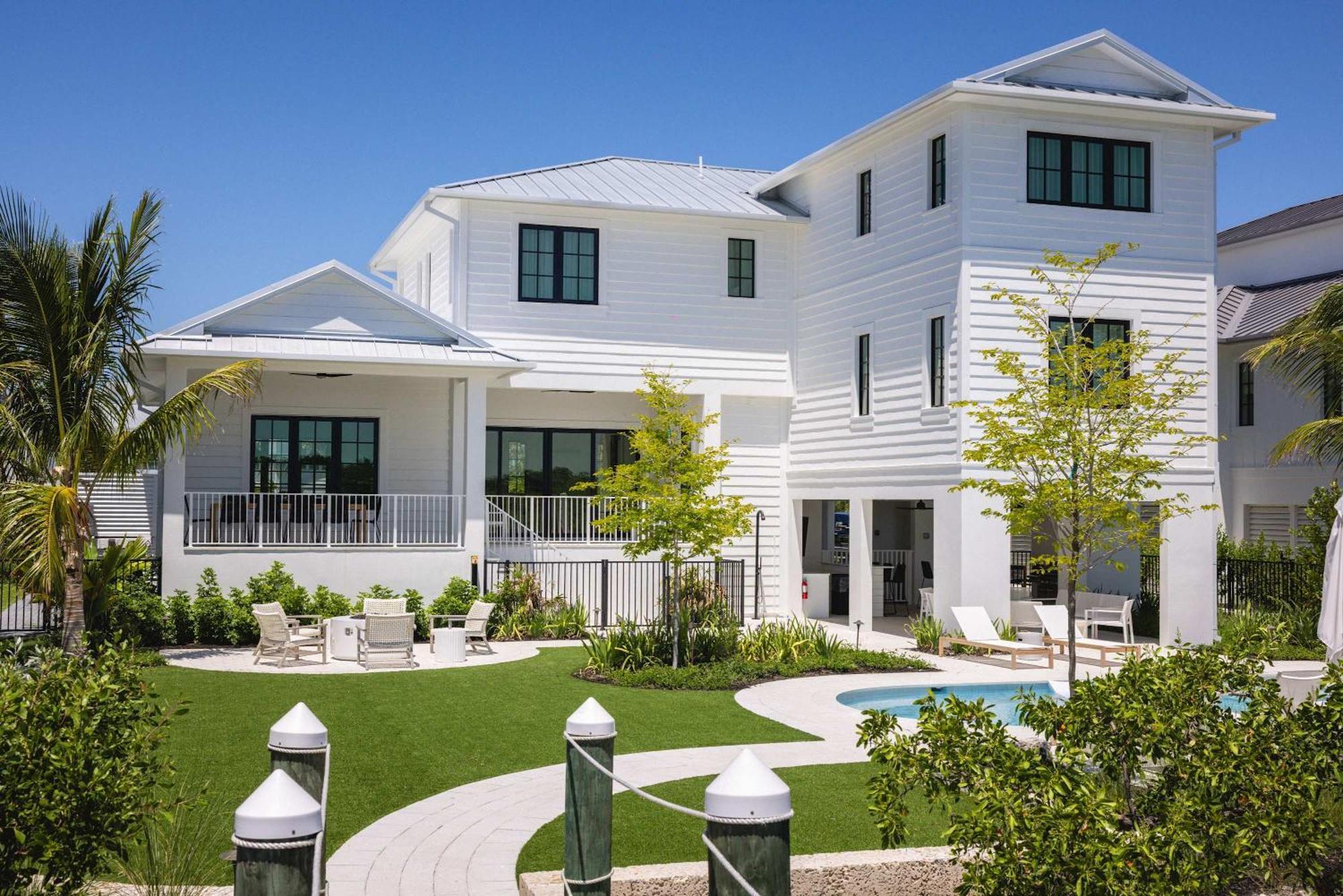 Parking Pool & Dock - Shellstone House Key West